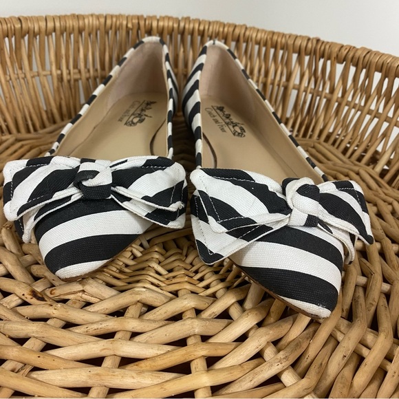COACH AND FOUR | Pointed Toe Black & White Striped Flats - Picture 4 of 8